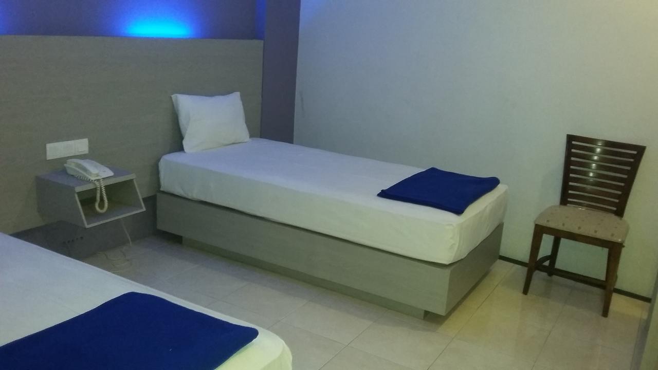 Hotel Kharisma Madiun Exterior photo