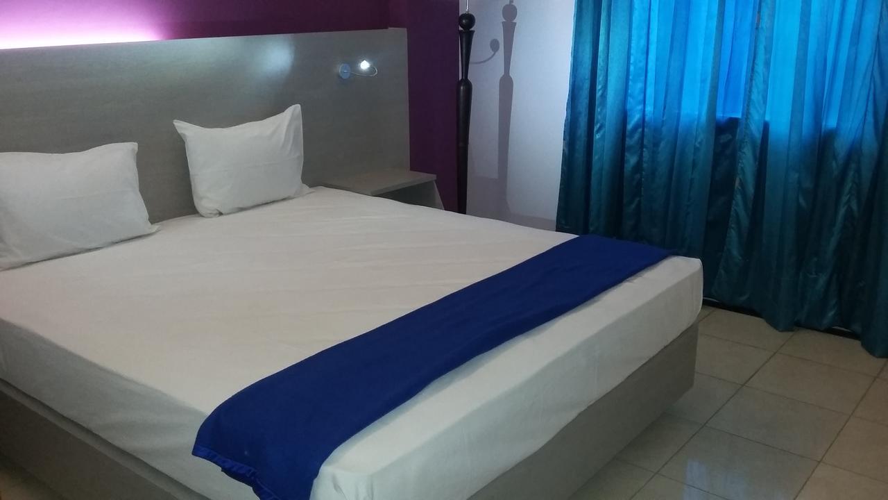 Hotel Kharisma Madiun Exterior photo