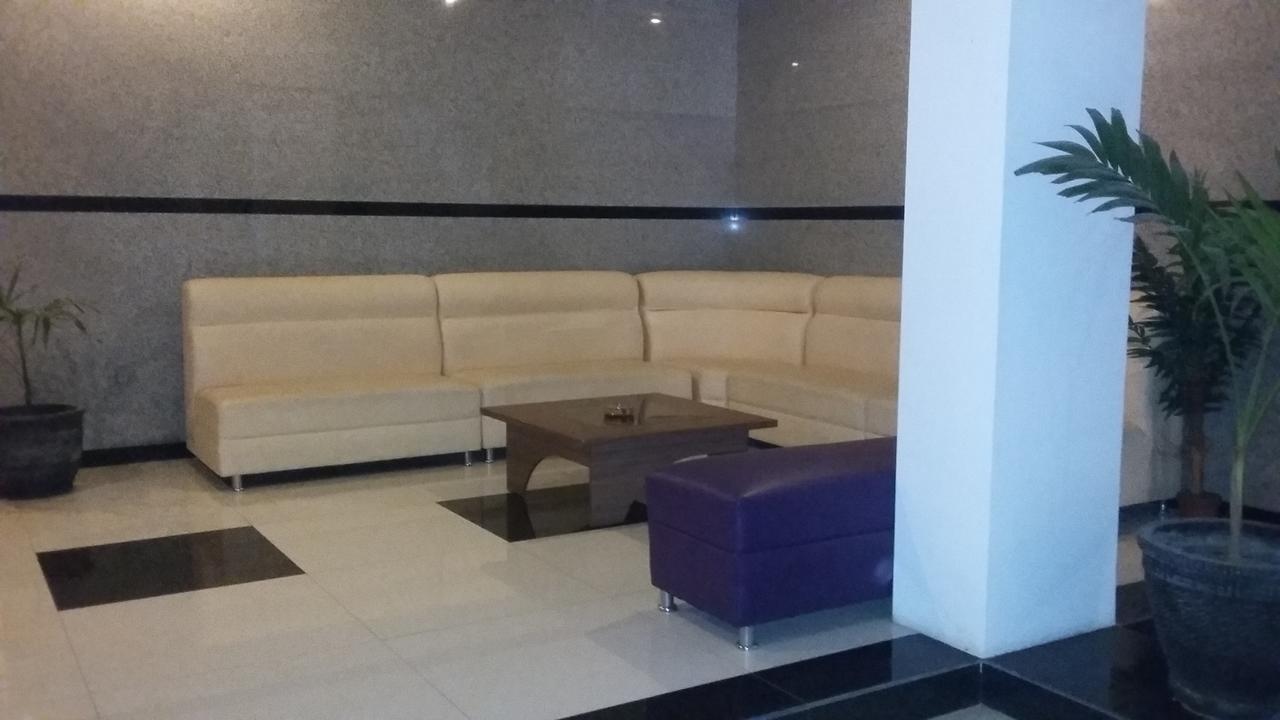 Hotel Kharisma Madiun Exterior photo