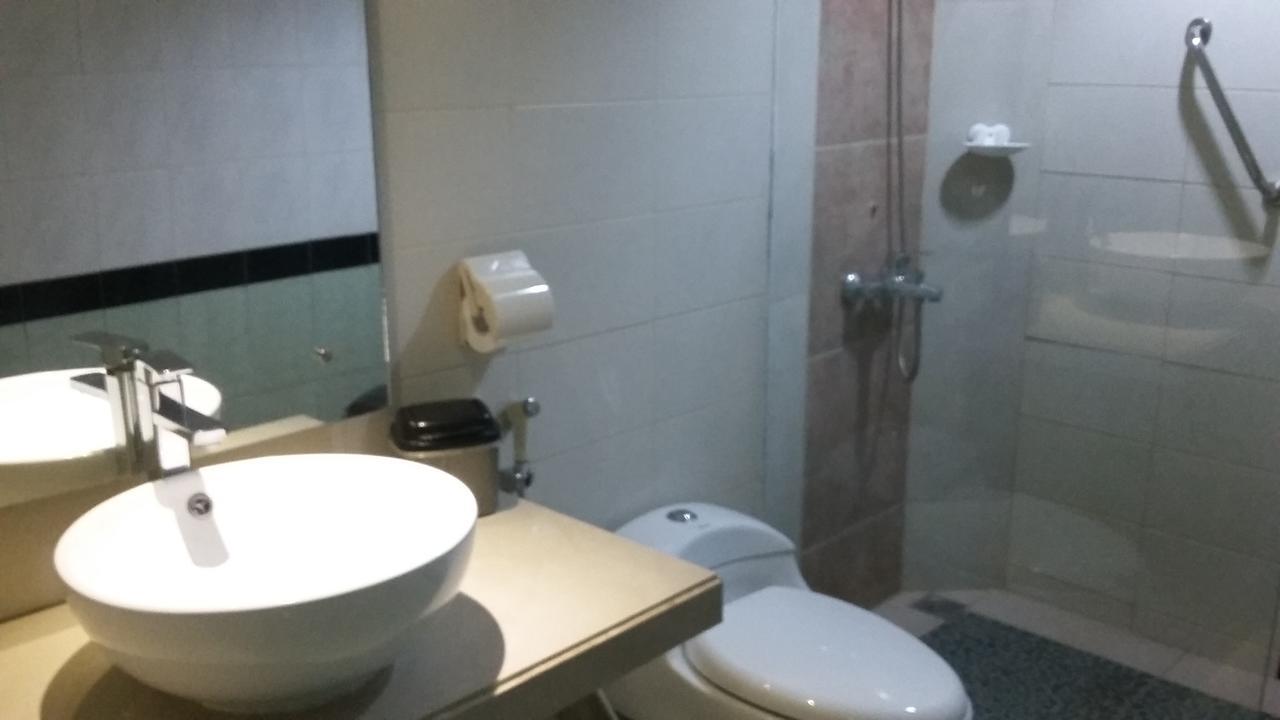 Hotel Kharisma Madiun Exterior photo