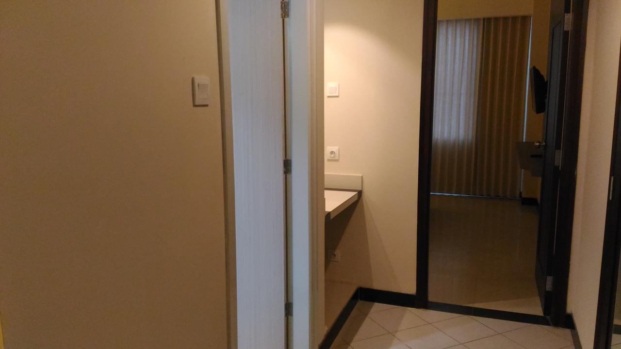 Hotel Kharisma Madiun Exterior photo
