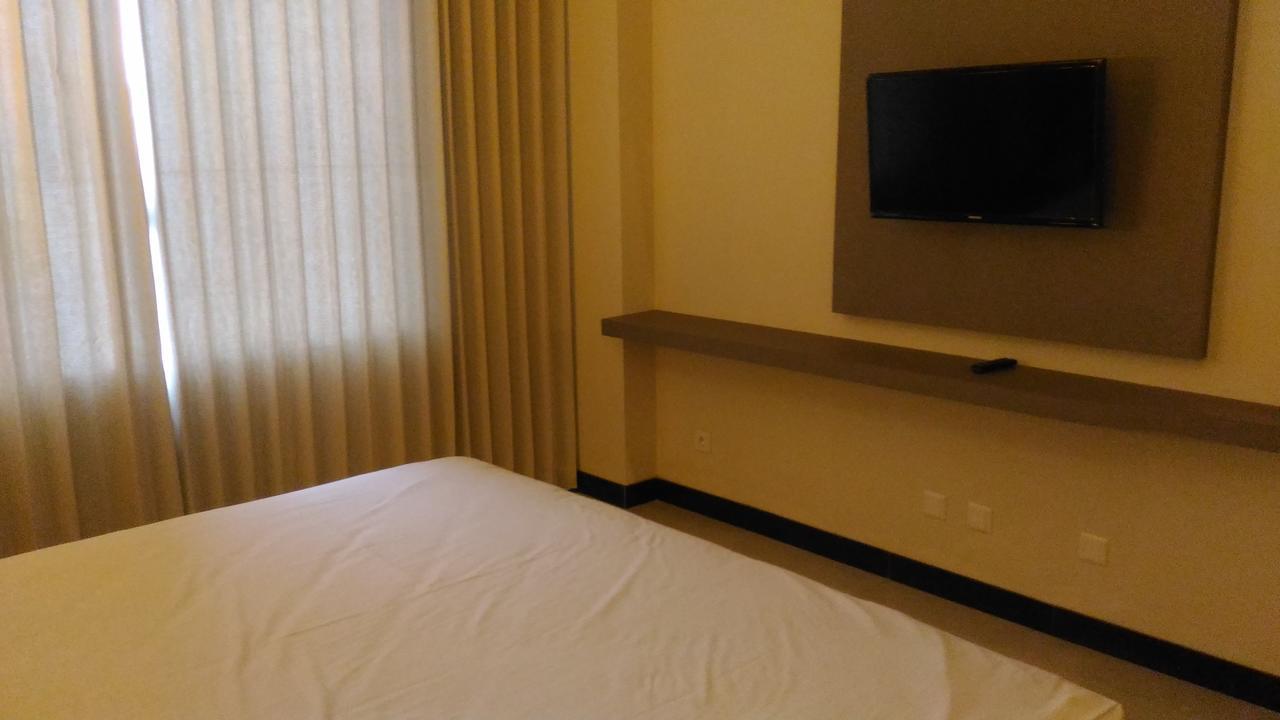 Hotel Kharisma Madiun Exterior photo