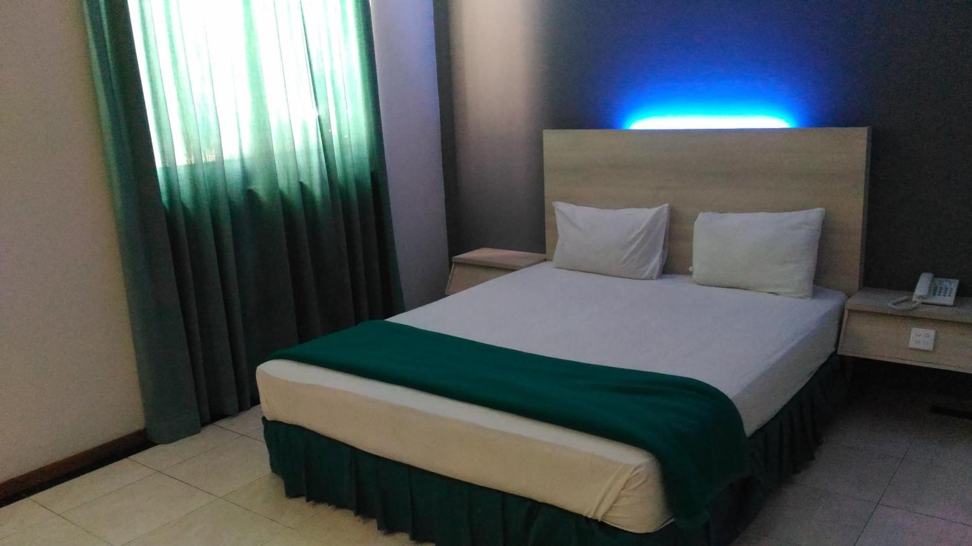 Hotel Kharisma Madiun Exterior photo