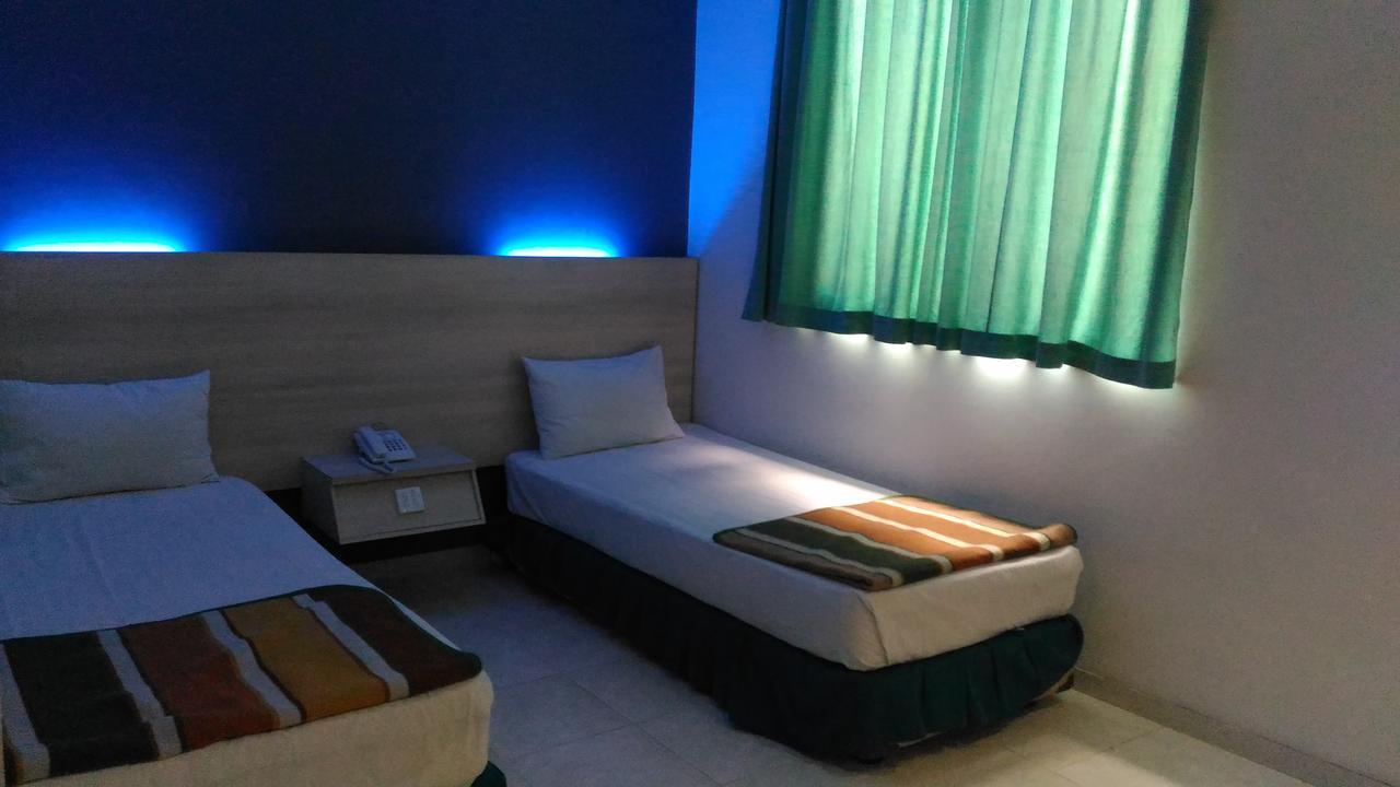 Hotel Kharisma Madiun Exterior photo