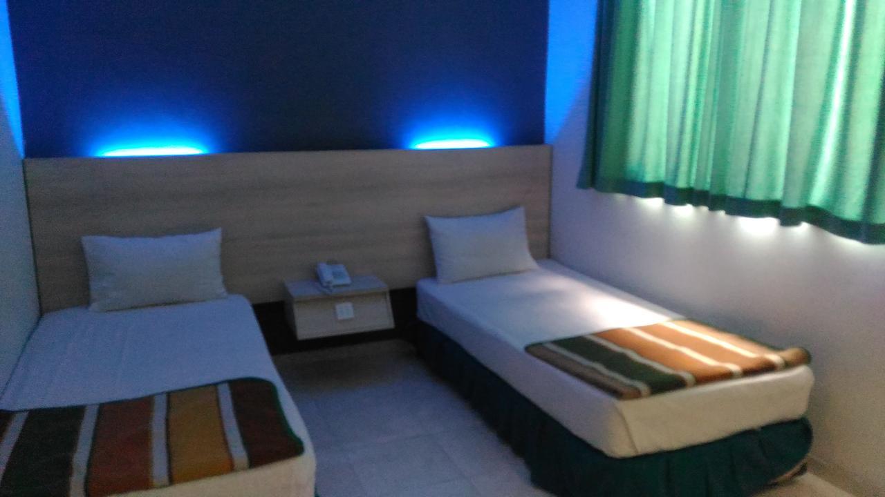 Hotel Kharisma Madiun Exterior photo