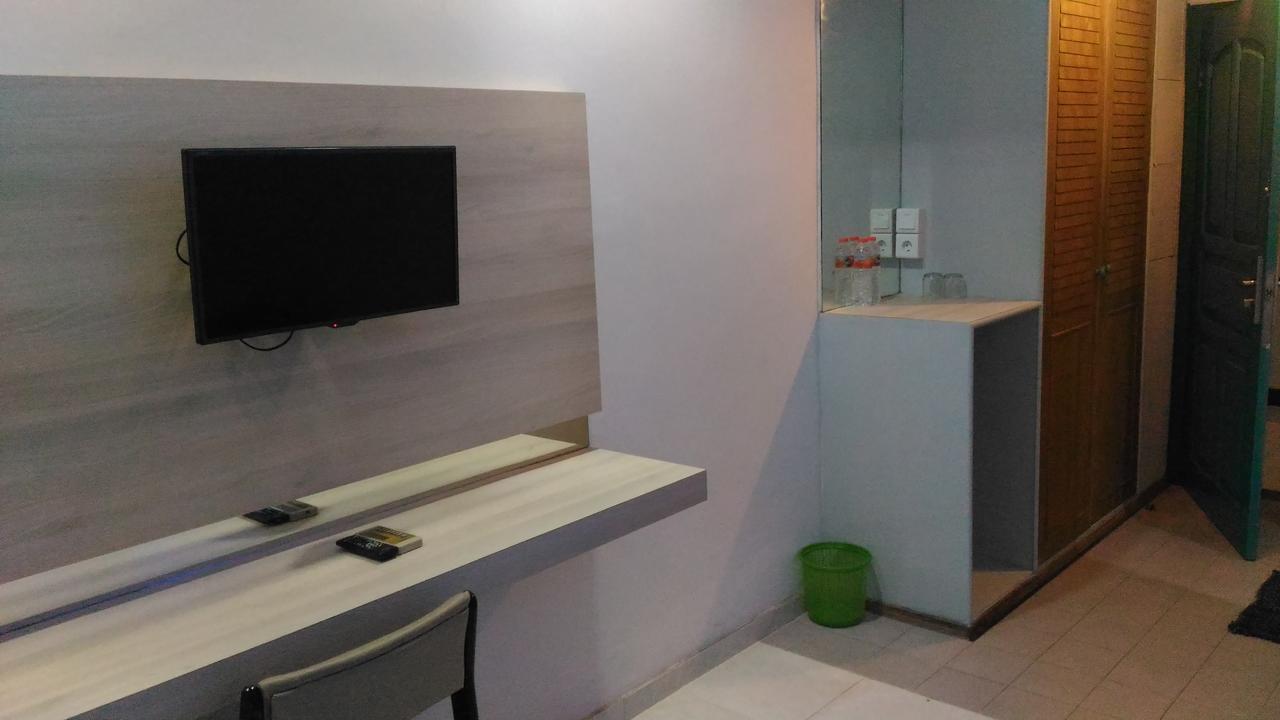 Hotel Kharisma Madiun Exterior photo