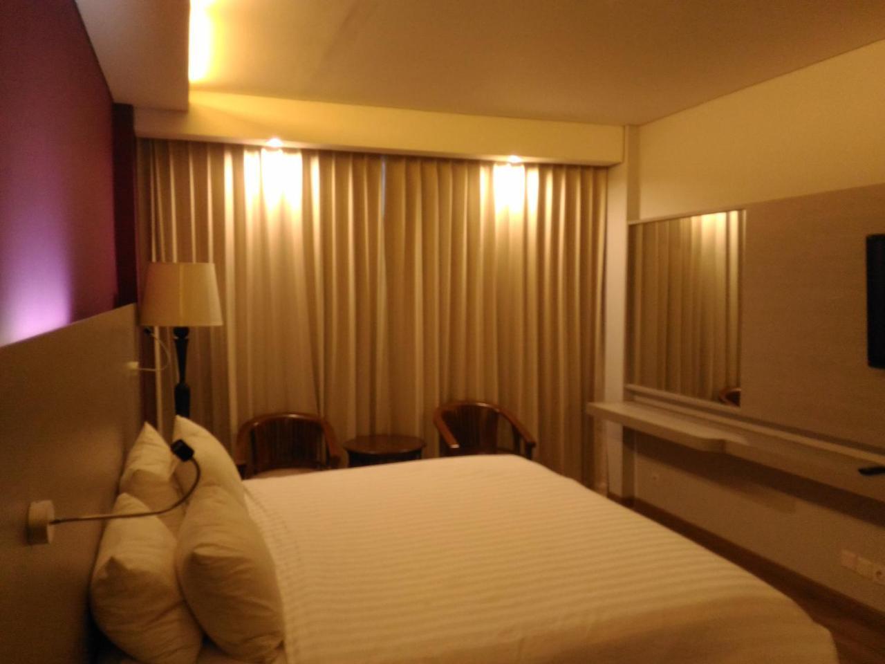 Hotel Kharisma Madiun Exterior photo