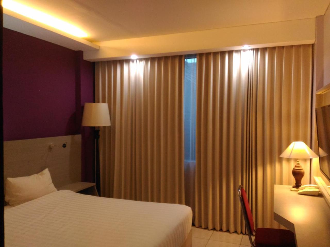 Hotel Kharisma Madiun Exterior photo
